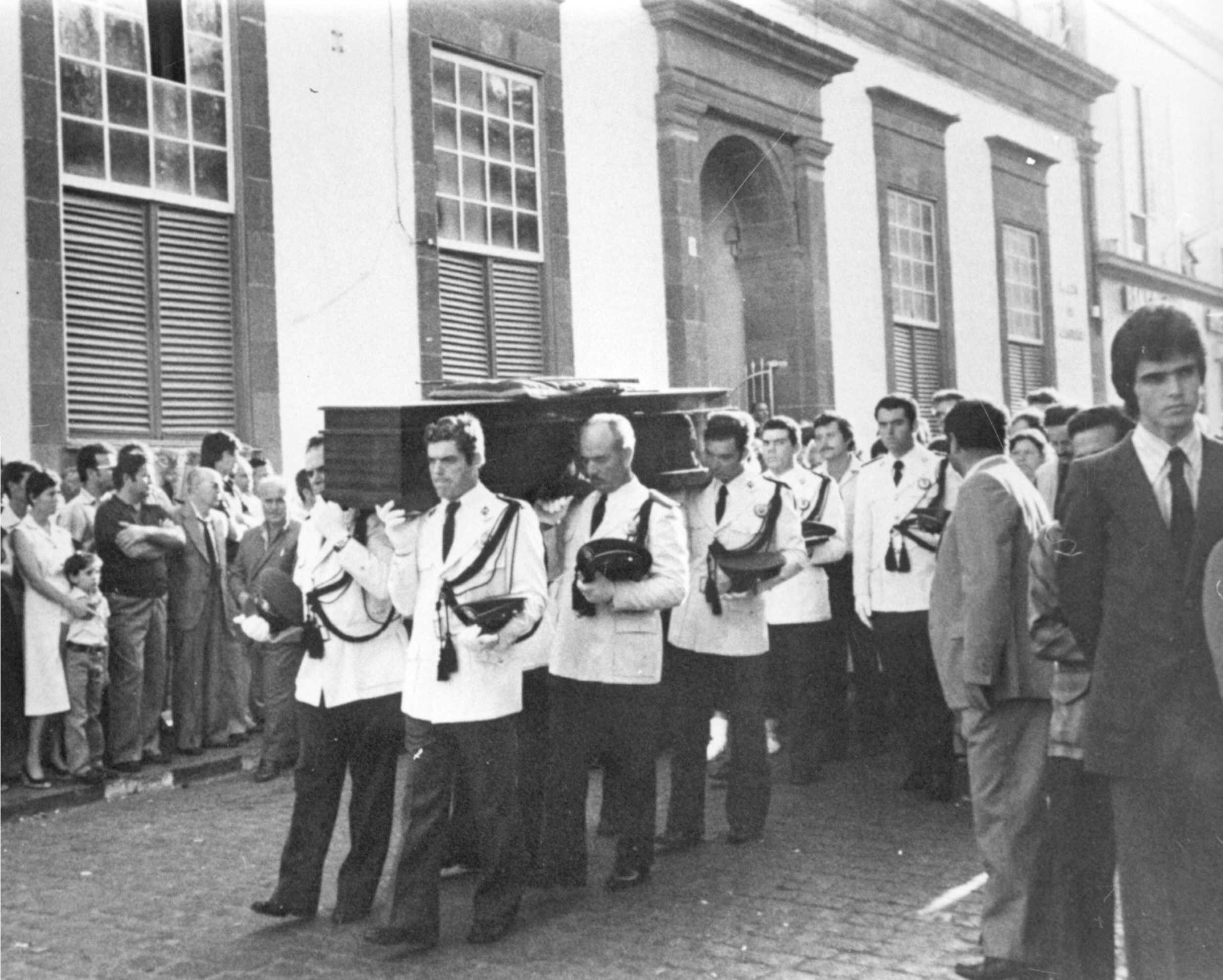 Sepelio del alcalde Antonio Rosas Surís. ( 1979 )