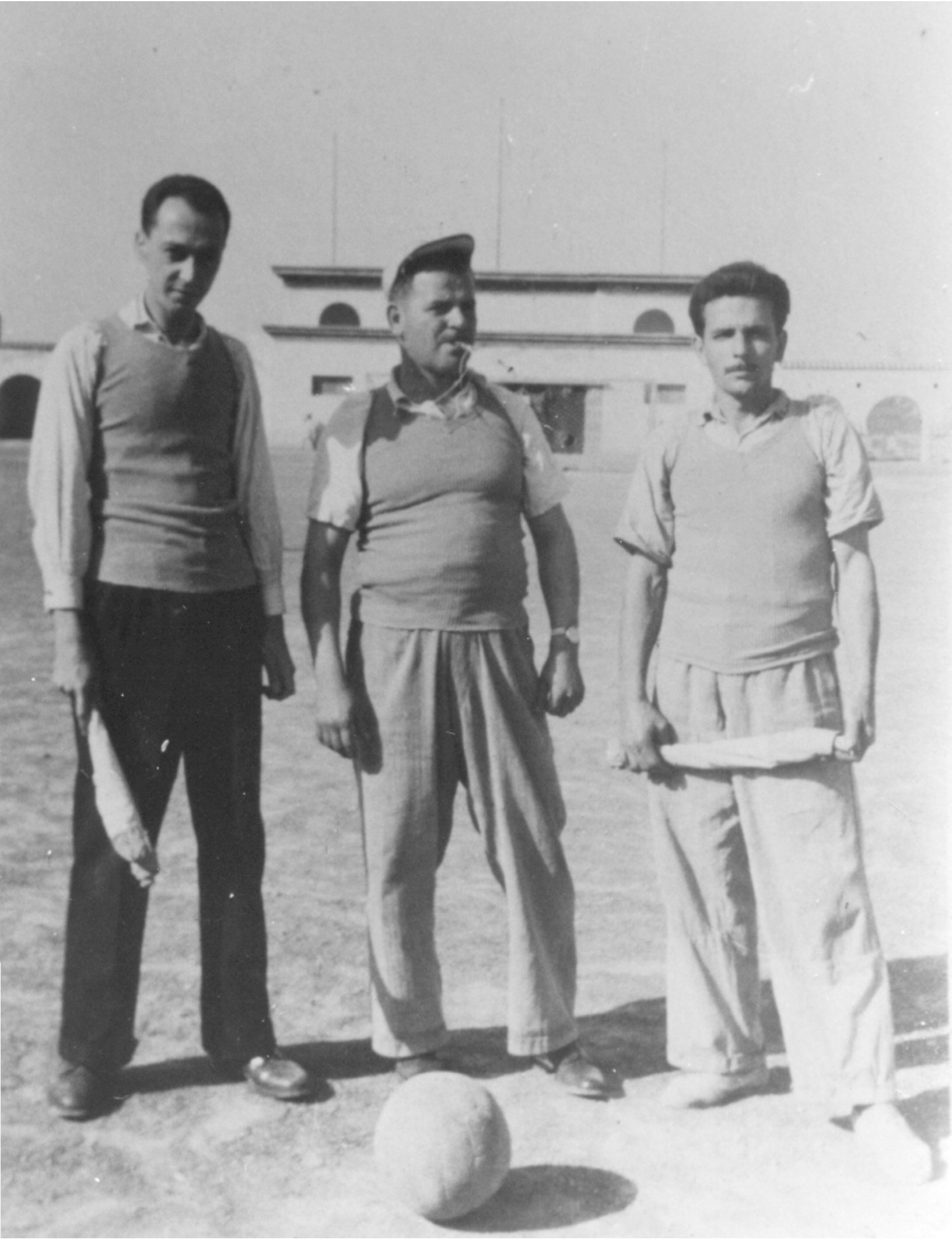 Un excelente trío arbitral: Andrés Ojeda Padrón, Miguel Cubas Cárdenes y José Rodríguez Mendoza, en el estadio Barrial.