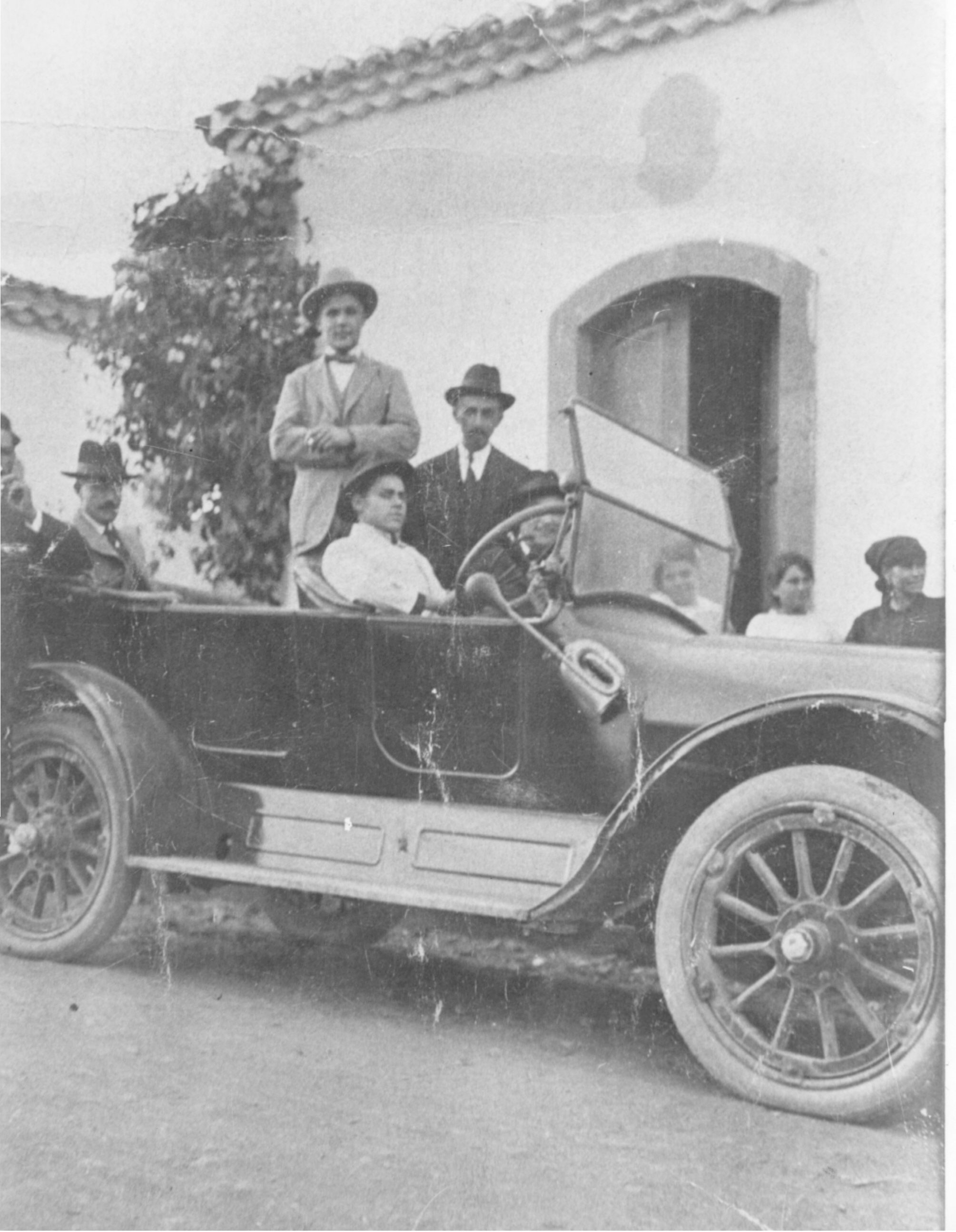 Recuerdo de un paseo a Buen Lugar:
D. Narciso Guerra, D. José Romero con el chófer Dominguito Pérez y otros pasajeros.