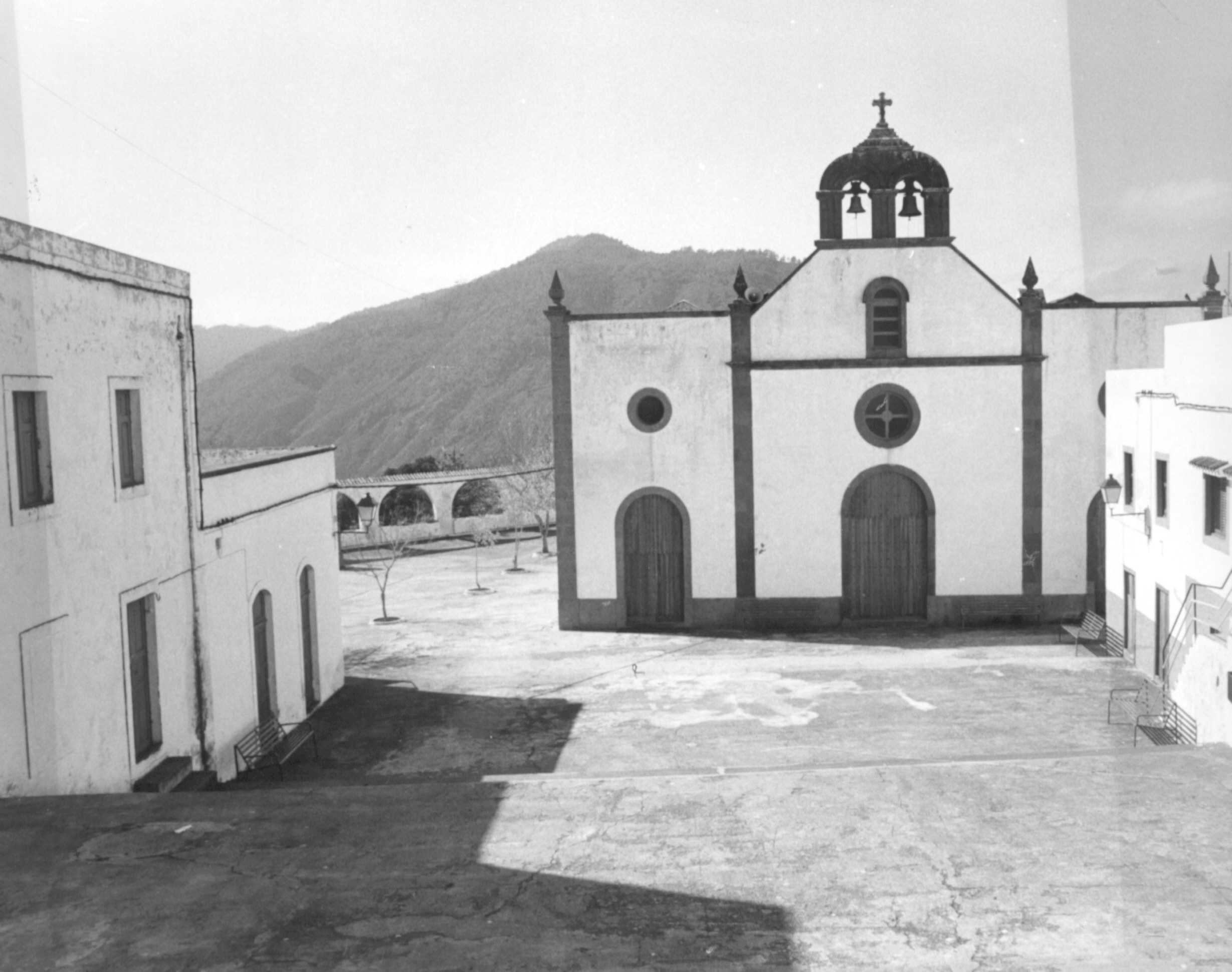 Iglesia y plaza de San José de Caideros, construidas a fines del XIX y principios del XX.