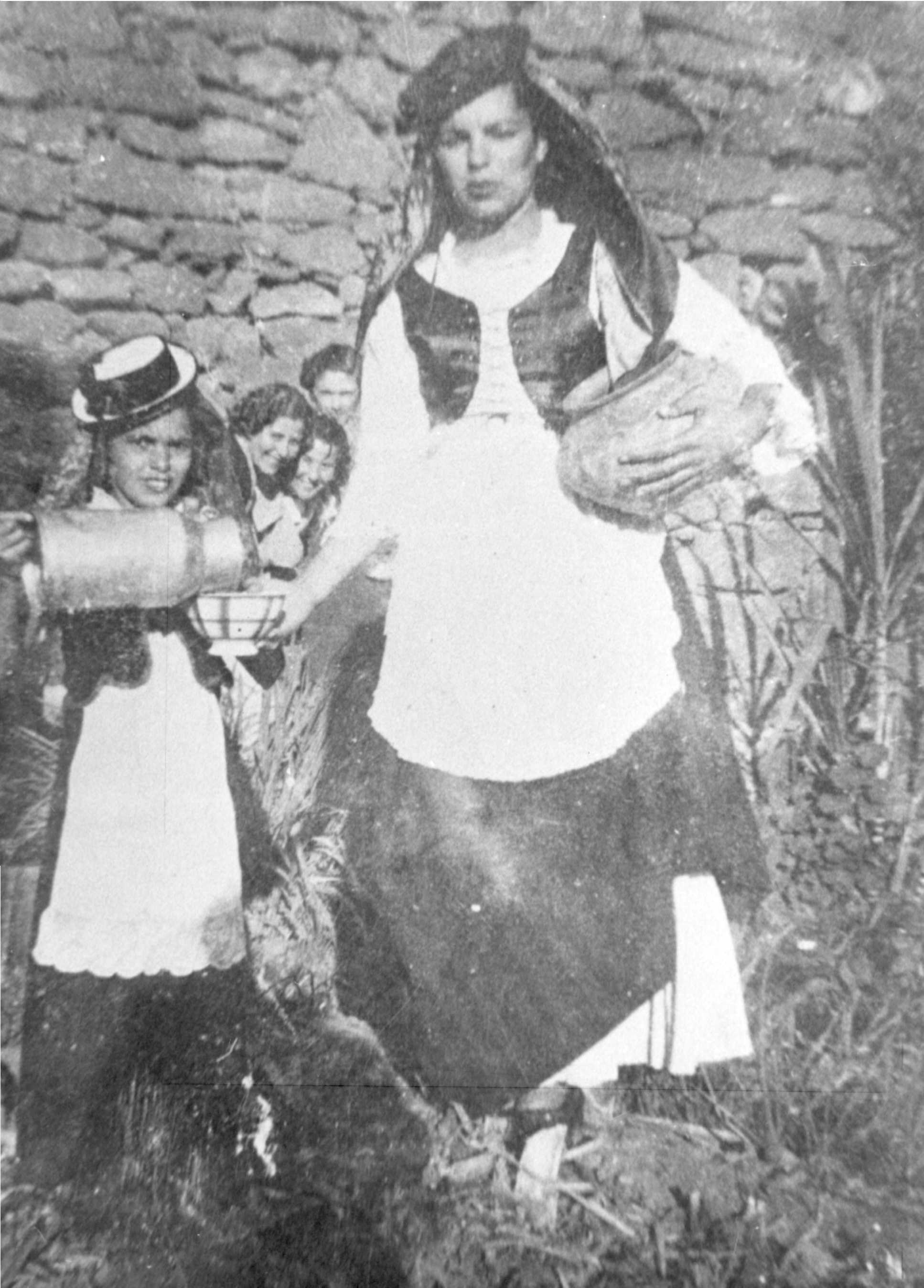 
A la romería van las hermanas Hilda y Antoñita Sánchez Díaz.
