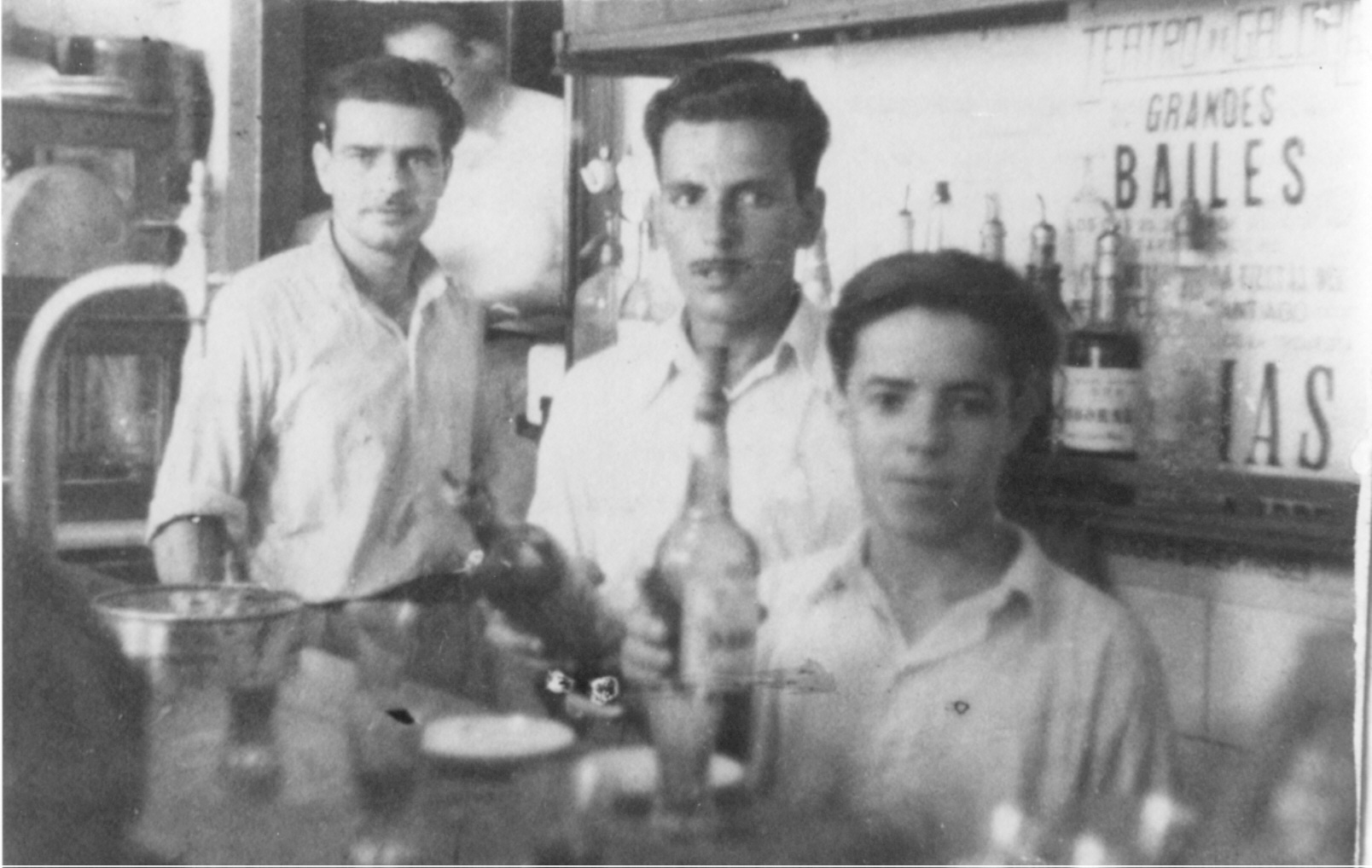 Antonio Quesada, Pepe Rodríguez y Lorenzo Quesada en la cantina de los hermanos Quesada. 