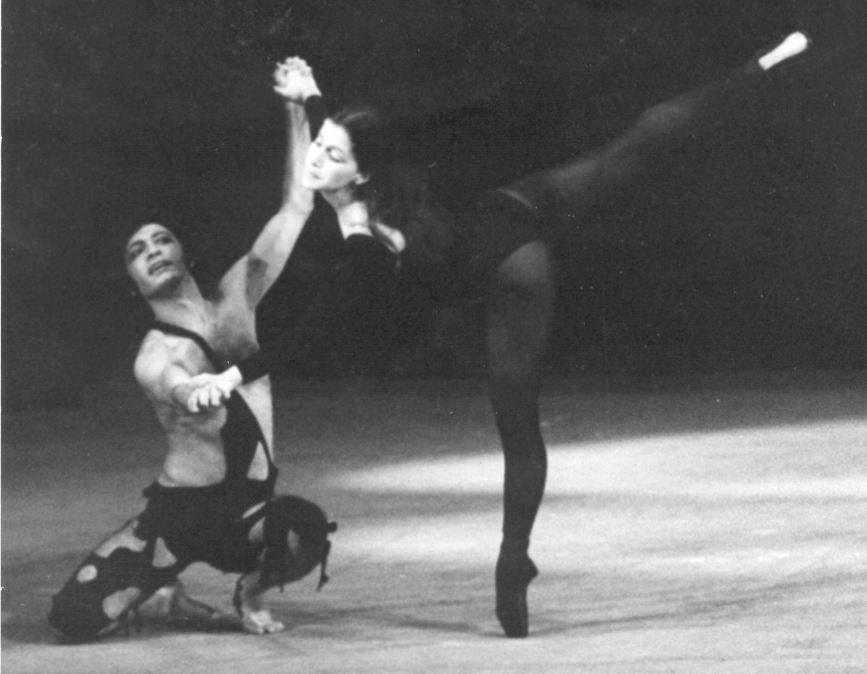 La magnífica bailarina y profesora de ballet Tere Molina,
en un artístico movimiento con el desaparecido Paco Grimón.