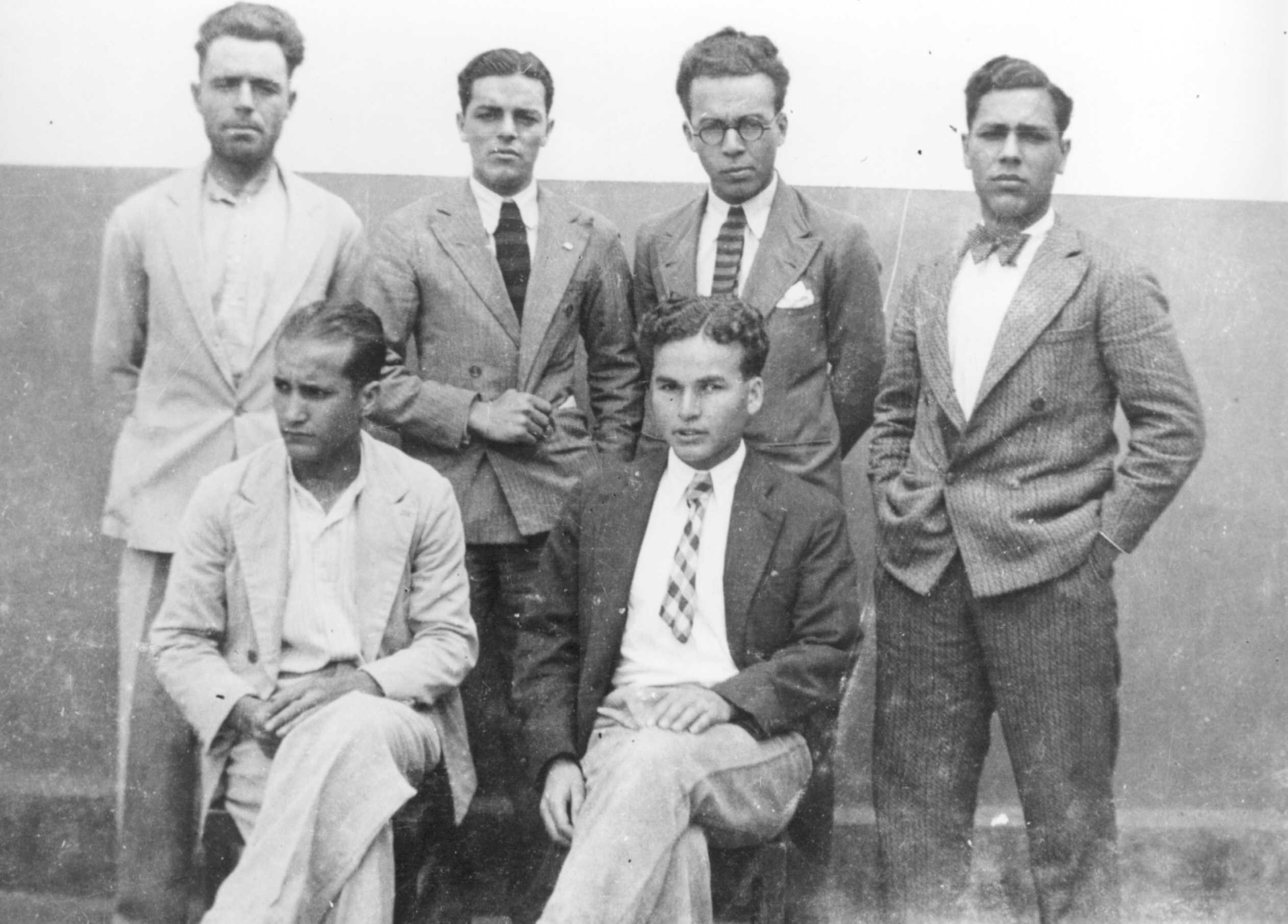 Eran entonces jovenes enseñantes: José Santana, Cristobal Rodríguez, José
Medina, Francisco Pérez ( hoy cronista Martín Moreno ), Marcial Espinosa y Juan Molina.