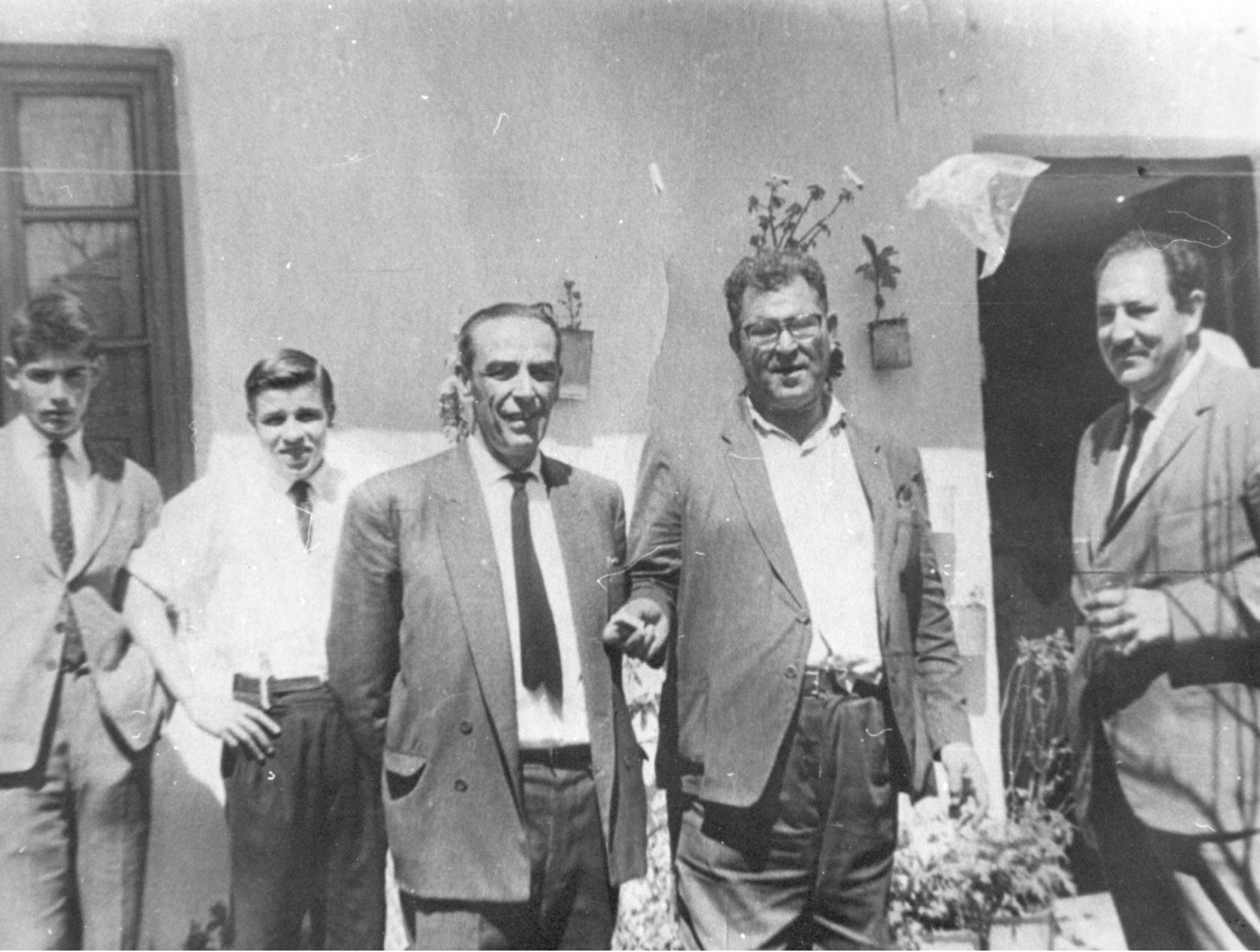 

El alcalde Rosas Surís con Facundo Moreno y Bartolomé Mendoza
en una fiesta de San José de Caideros.
 

